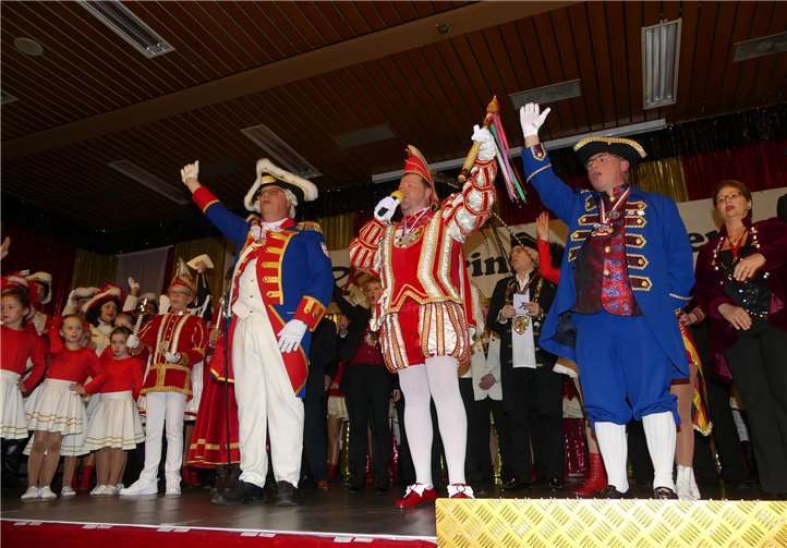 Das ehemalige CKG-Dreigestirn mit Prinz Frank, Hofmarschall Gregor und Mundschenk Dieter eröffneten in Cochem das Narrenspektakel des 23. RKK-Prinzentreffens.Fotos: TE