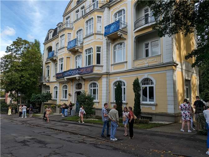 Das ehemalige Sanatorium an der Hardtsraße beherbergt seit 20 Jahren die Privatschule Carpe Diem.  Foto: KS