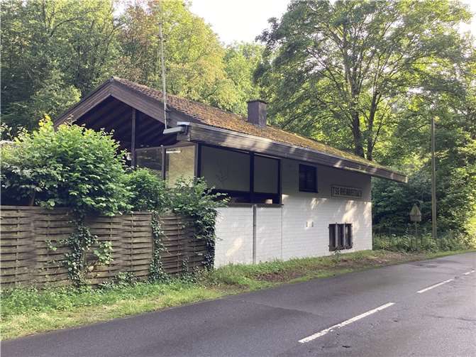 Das ehemalige Vereinsheim der Tennissportgemeinschaft Rheinbreitbach soll als Grillhütte dienen.  Copyright: Thomas Napp