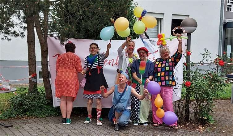 Das ehrenamtliche Engagement der Clowndoktore wurde mit guter Laune und reichlich Applaus belohnt.Foto: privat