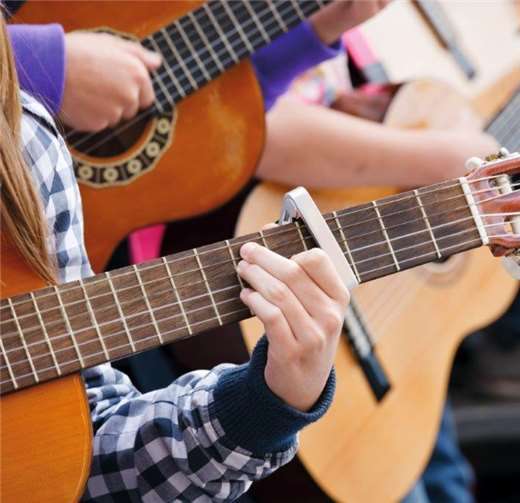 Das eigene Instrument ist zu dem Kurs mitzubringen. Foto: KMS