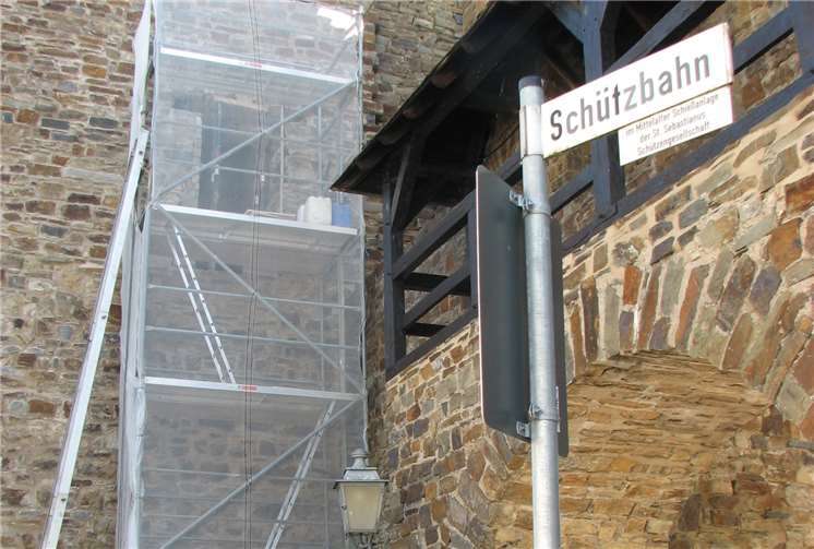 Das eingerüstete Ahrtor.