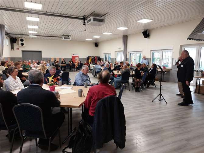 Das einhellige Resümee der überwiegend ehrenamtlich Engagierten und auch des Pastoralteams bei der Punktlandung zum Veranstaltungsende: die Synodalversammlung war lebendig, hoffnungsvoll und zukunftsgerichtet. Foto: Pastoraler Raum Sinzig