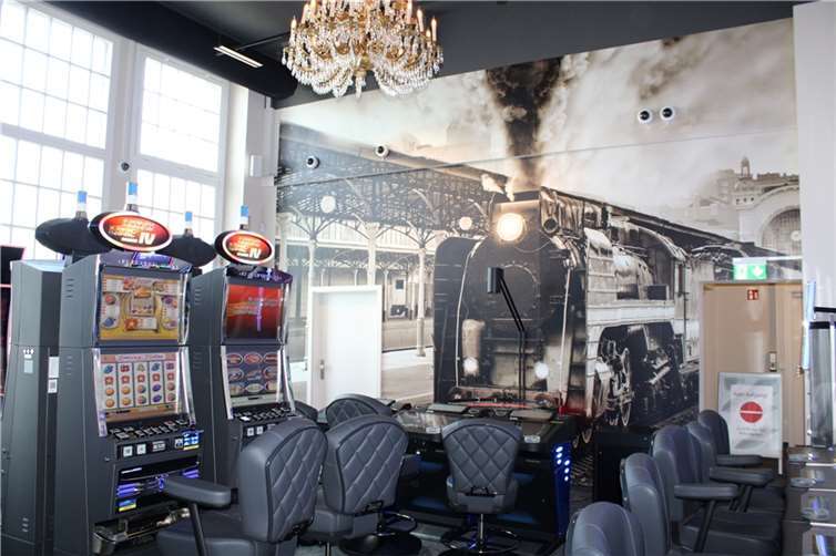 Das einmalige Ambiente des Bahnhofs wurde auch in den Spielsälen perfekt in Szene gesetzt.  Foto: DU