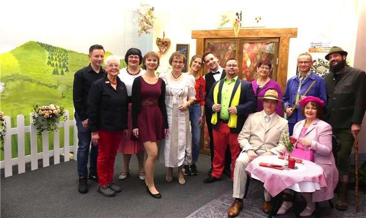 Das engagierte Ensemble des Kaifenheimer Theatervereins begeistert einmal mehr beim Dreiakter Traumcafé „Zur wahren Liebe“.  Fotos: TE
