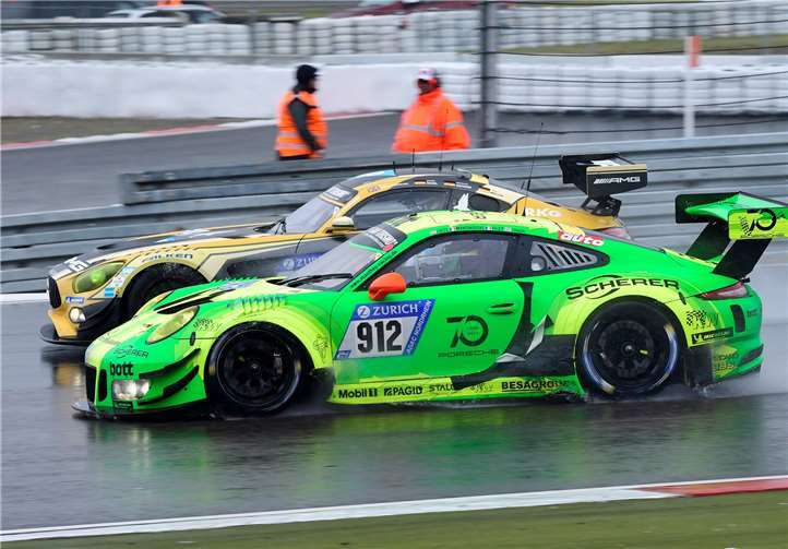 Das entscheidende Überholmanöver gelang Fred „Mako“ Makowiecki 1:11 Stunden vor Schluss in der Einfahrt zur Mercedes-Arena.