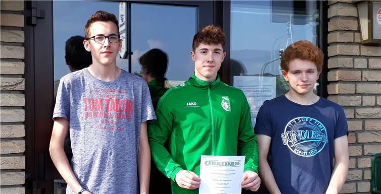 Das erfolgreiche BSC-Team Andreas Weinand , Jannik Stenzel und Nils Hilger bei der Siegerehrung. privat