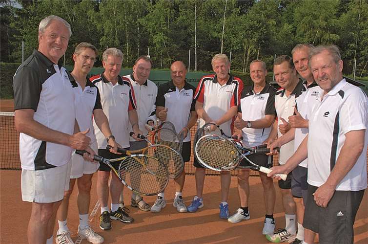 Das erfolgreiche Herren-50-Team des TC Heimerzheim: Peter Tripp, Dieter Faßbender, Rolf Müller, Paul Karbach, Hubert Urfey, Willi Jardon, Jürgen Niendorf, Henry Niedermann, Wilfried Kaufmann und Bert Zock. Auf dem Foto fehlt Klaus Lippold.  Privat