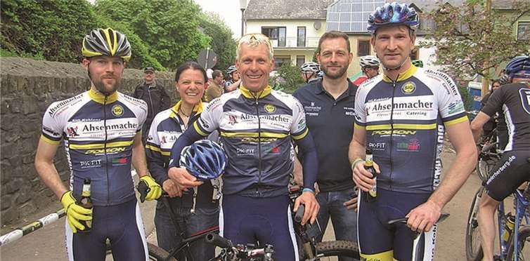 Das erfolgreiche Team nach dem RennenPrivat