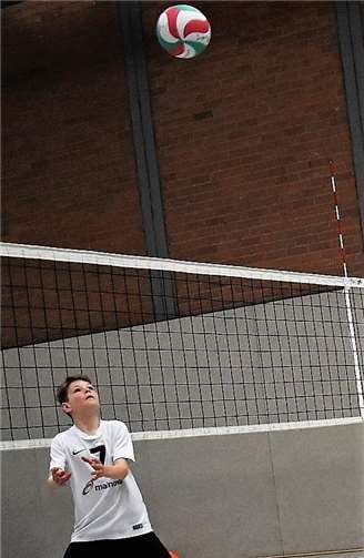 Das erst 12-jährige Dernbacher Nachwuchstalent Carlo Dick gab in der ersten Dernbacher Herrenmannschaft sein Rheinlandliga-Debüt. Privat