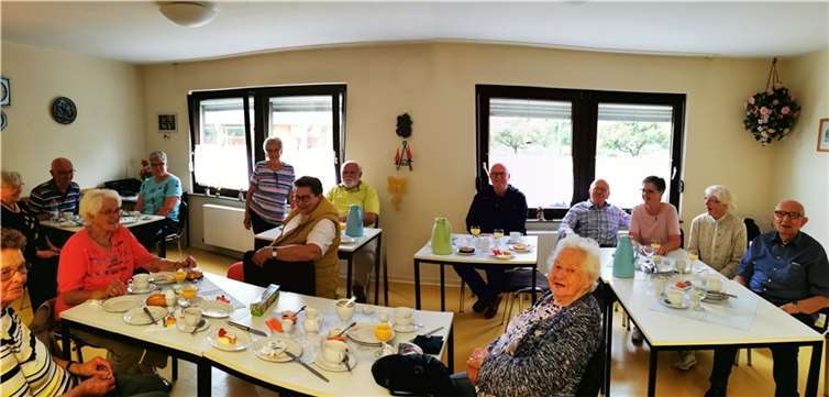 Das erste AWO Frühstück noch einer langen Coronapause wahr nach Einhaltung der 2 G Regel ein voller Erfolg. Man freute sich wieder über das gemeinsame Beisammensein und den Gesprächen bei einem guten Frühstück von Ingen Schütt.Quelle: AWO Gladbach