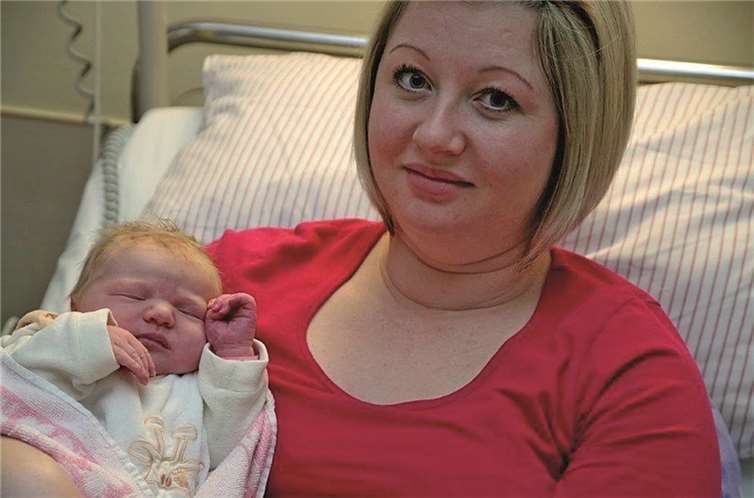 Das erste Baby des neuen Jahres im St. Nikolaus-Stiftshospital: Leona Rolsing erblickte in der Nacht zum 2. Januar das Licht der Welt. privat