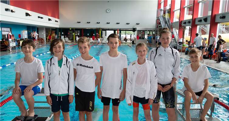 Das erste Schwimmteam des TV Rheinbach freut sich über seine tollen Erfolge.privat