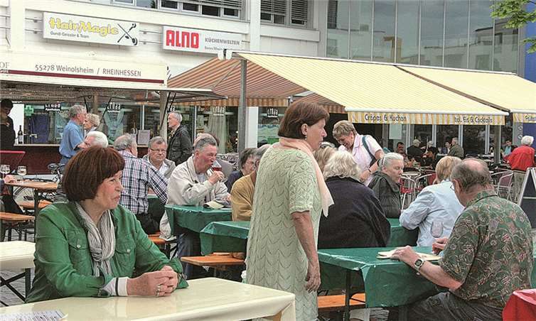 Das erste Weinfest am Neuen Markt zog viele Besucher an. STEIN