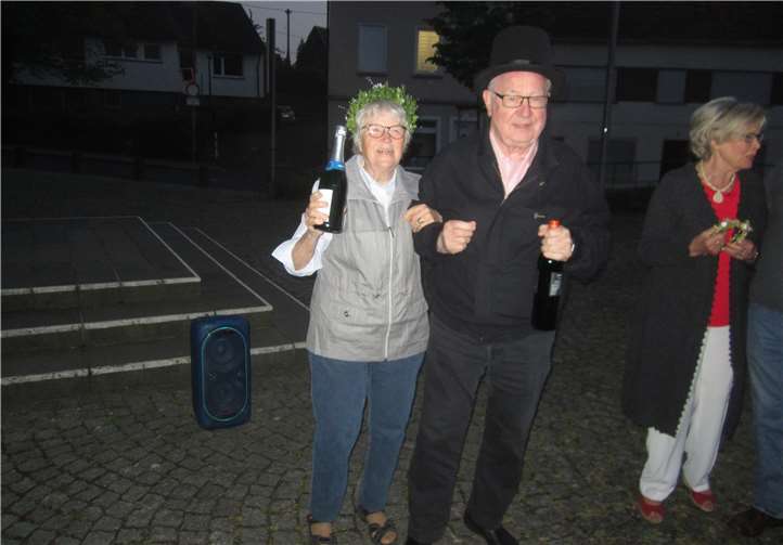 Das frisch gekürte Maikönigspaar 2019 des Rheinbreitbacher Bürgervereins: Uschi Weinberg und Herbert Baumann. Foto: Bürgerverein Rheinbreitbach