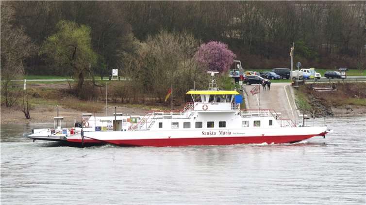 Das frisch gestrichene Fährschiff „Sankta Maria“ traf am Montag ein und bedient wieder die wichtige Fährverbindung Bad Breisig - Bad Hönningen. Foto: AKR