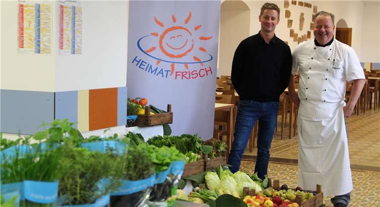 Das frische Obst und Gemüse konnte von den Schülerinnen und Schülern probiert werden. Jana Schlochtermeier