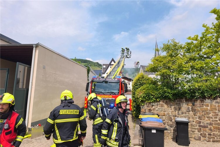 Das frühe Eingreifen der Feuerwehr verhinderte ein Übergreifen der Flammen.