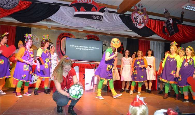 Das fulminante Finale es diesjährigen Möhnenkaffee in Obermendig.  Fotos: privat