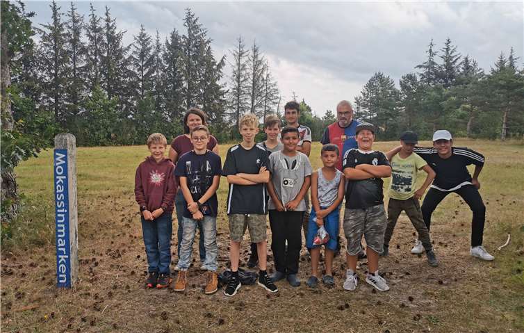 Das ganz moderne Bouldern, also Klettern im Niedrigparcourbereich ohne Sicherung in waagerechter Kletterhaltung, war natürlich ein herausfordernder Programmpunkt für die 11- bis 13-järigen Jungs.Foto: privat