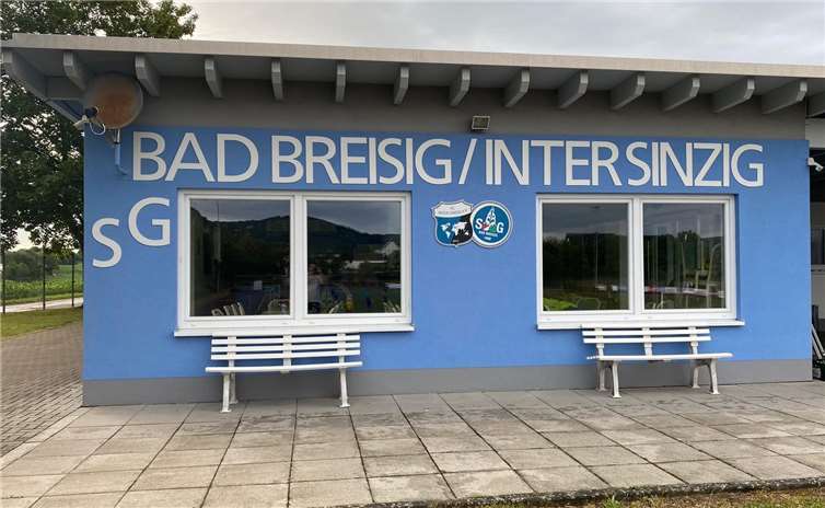 Das ganze Gebäude erstrahlt in den den Vereinsfarben blau und weiß. Fotos: privat