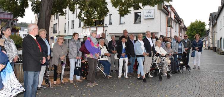 Das gemeinsame Gedenken und Beten der Nachbarn, stärkt die Gemeinschaft der Nachbarschaft. Foto: K.P. Schmelzeisen
