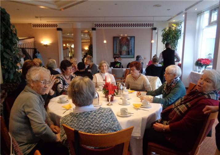 Das gemeinsame Kaffeetrinken im Hotel bot Gelegenheit zu Gespräch und Gedankenaustausch.