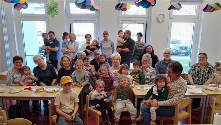 Das gemeinsame Zubereiten und Naschen sorgte für fröhliche Gespräche, viel Gelächter und unvergessliche Momente zwischen Jung und Alt.  Foto: privat