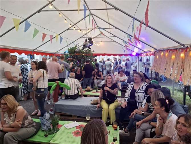 Das gemütliche Festzelt war gut besucht.