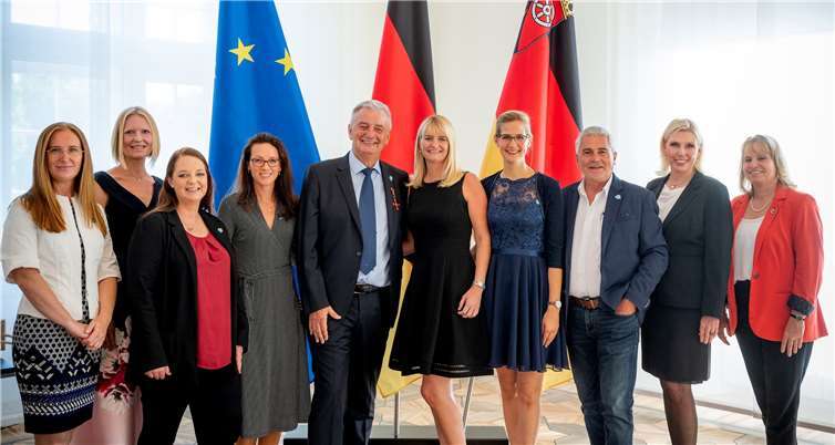 Das gesamte Fly and Help-Team.