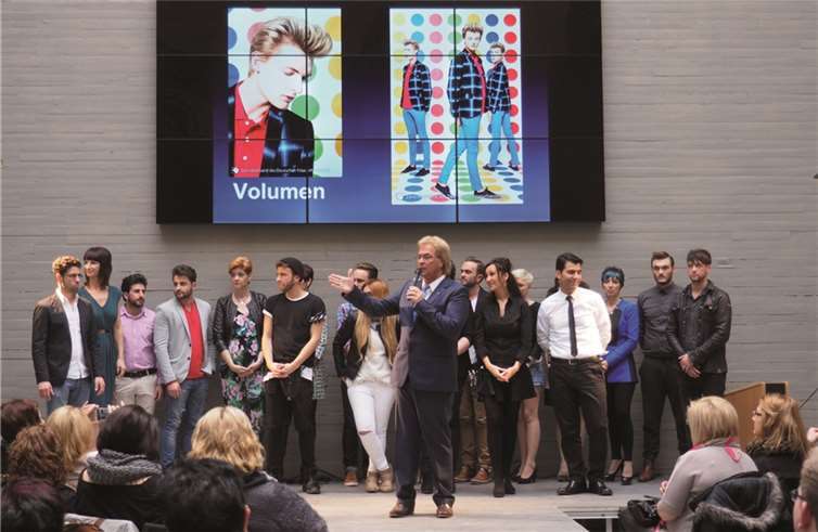 Das gesamte Modeteam des Landesverbandes mit Modellen beim großen Finale.privat