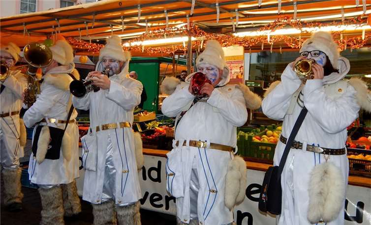 Das gibt´s nur auf dem Markt in Bendorf: Guggemusik und Gemüse. GM