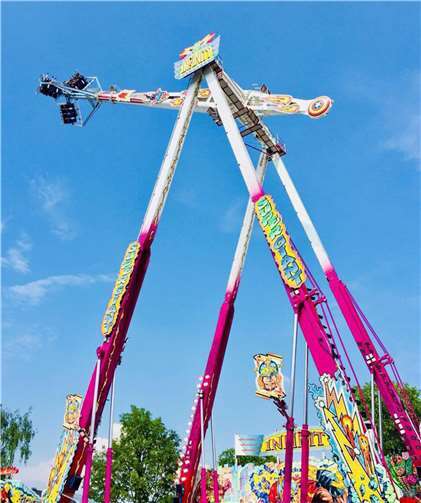 Das größte transportable Looping-Karussell „Infinity“ ist nichts für schwache Nerven! Foto: privat