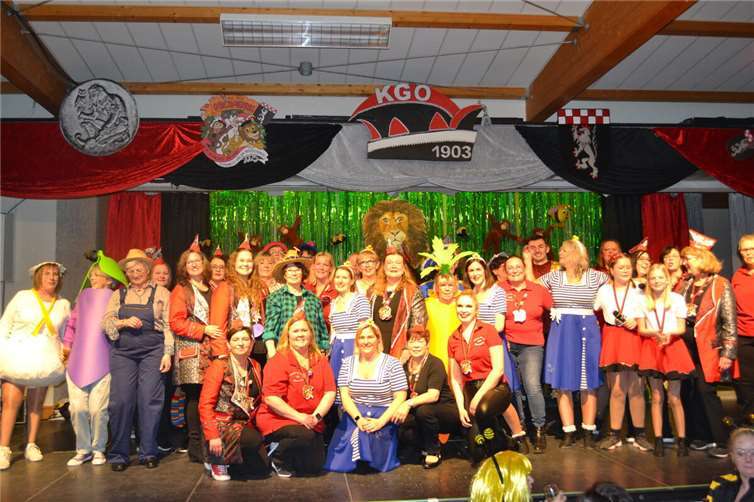 Das große Finale beim Möhnenkaffee in Obermendig.  Foto: Lara Skubch