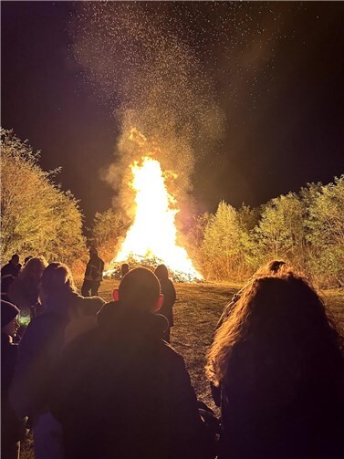 Das große Martinsfeuer rundete den Umzug ab.