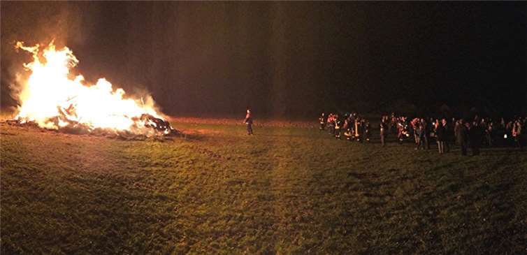 Das große Martinsfeuer war wieder der Zielpunkt des Umzuges.Privat