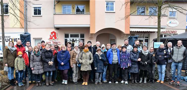 Das große Team veranstaltete den Weihnachtsmarkt „von Bürgern für Bürger“. AB