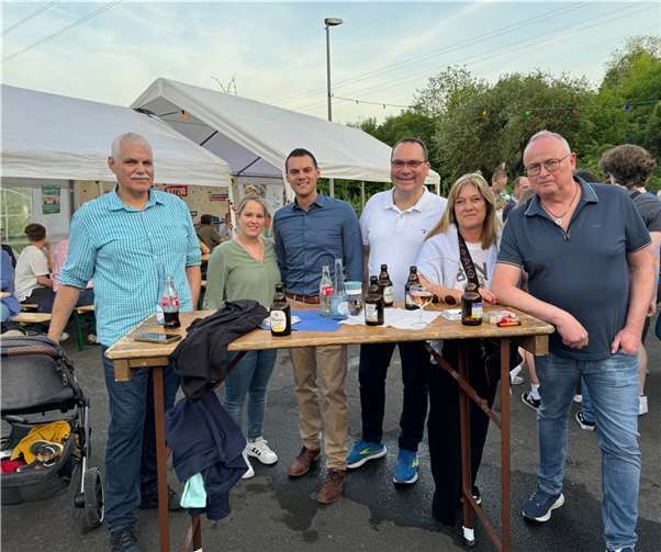 Das gut besuchte Fest bot zahlreiche Gelegenheiten für Gespräche und Kontakte für das Team um Florian Heyden. Foto: privat