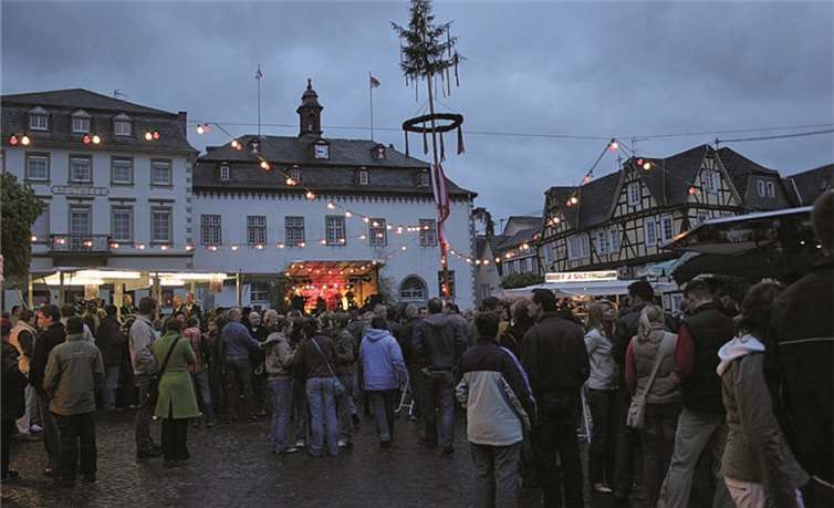 Das gut besuchte Maifest auf dem Marktplatz von Linz.privat
