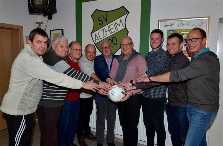 Das gut-gelaunte Organisationsteam des 100-jährigen Jubiläumsjahres des SV Grün-Weiß Alzheim. Foto: privat
