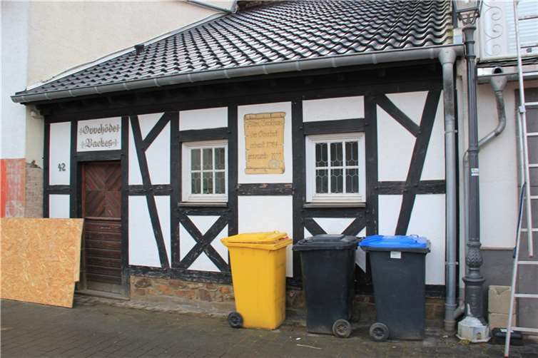 Ahrweiler: Auch der Fronleichnamsaltar wurde zerstört Das historische Backhaus der Ahrweiler Oberhut steht an der Schützbahn. Fotos: GS