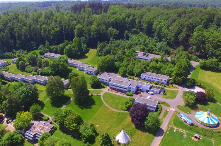 Das im Insolvenzverfahren befindliche Familienferiendorf in Hübingen erfährt in der Region sehr viel Solidarität – ob es positive Signale für eine Weiterführung gibt, ist ein Thema am 9.1. beim Neujahrsempfang im Buchfinkenland. Foto:FFD Hübingen