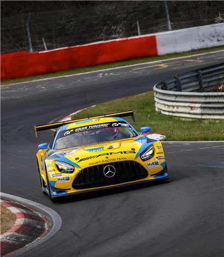 Das im blau-gelbe Bilstein-Komplettdesign angetretene Mercedes-AMG Team HRT fuhr mit der Startnummer 16 auf den 10. Platz. Foto: Gruppe C Photography