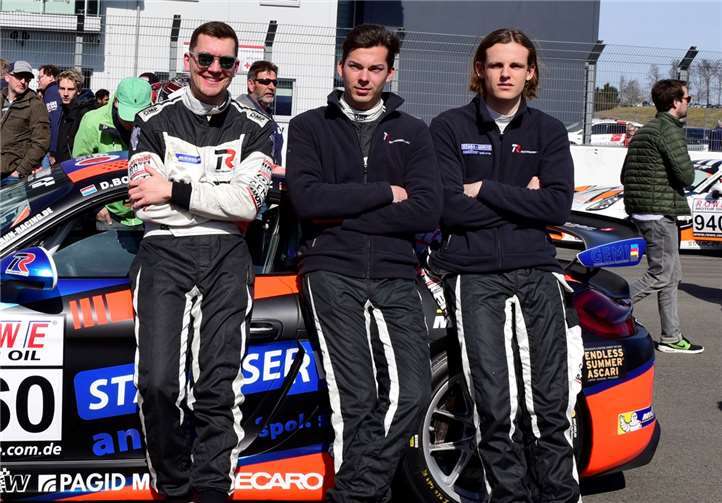 Das in der Porsche Cayman GT4 Trophy führende Teichmann-Racing-Trio von links: Lokalmatador Fabio Grosse (Siebenbach), Daniel Bohr und Hendrik von Danwitz.