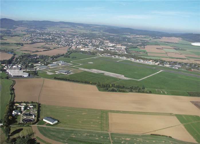 Das insgesamt 1,9 Millionen Quadratmeter große Areal des Mendiger Flugplatzes dürfte sich als Veranstaltungsort für jede Großveranstaltung bestens eignen. Walter Müller