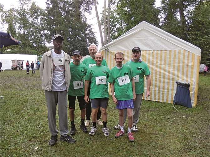 Das internationale Team vor dem Start in Sayn. Peter Kirst