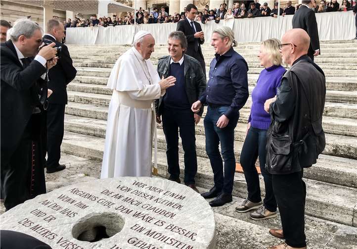 „Das ist ein starkes Zeichen!“ sagte der Papst zu den Vertretern der Initiative. Foto: Yazede Weiler