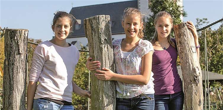 Das jugendliche Dreigestirn regiert in der kommenden Session über die Fritzdorfer Jecken (v.l.): Bauer Anno (Anna Münz), Prinz Sven I. (Svenja Schimmel) und Jungfrau Maja (Wingertszahn). -JOST-