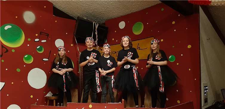 Das junge Sitzungskomitee.