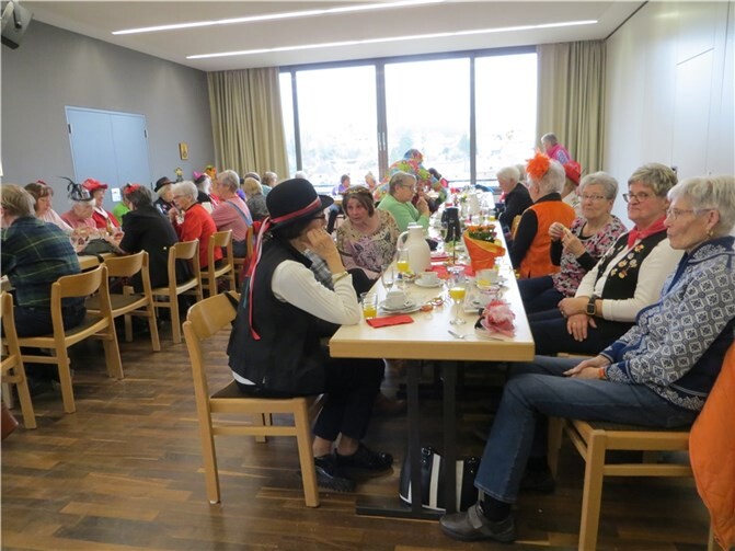 Das karnevalistische Frühstück der katholischen Frauengemeinschaft St. Cyriakus.  Foto: Ursula Steines